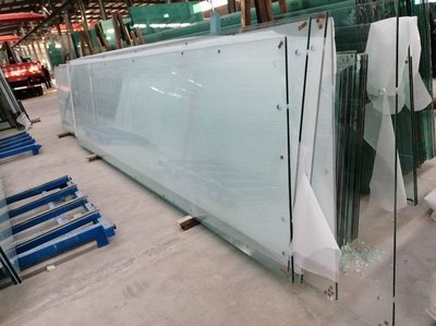 海南紅旗4S店展廳 19毫米超白吊掛鋼化玻璃幕墻的應用與優(yōu)勢